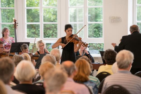 Büsra Özkan spielte das Bratschenkonzert von Benda