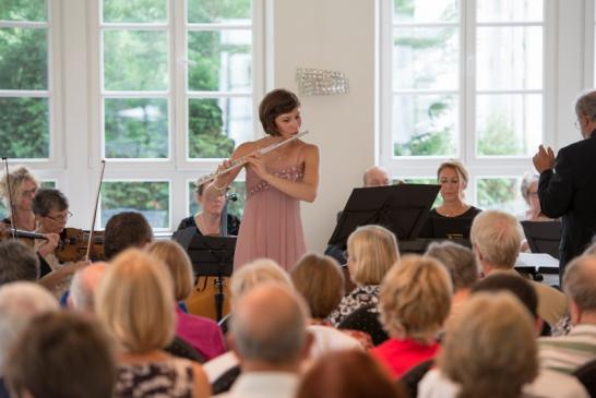 Carmen Konietzny spielte das Flötenkonzert von Tartini