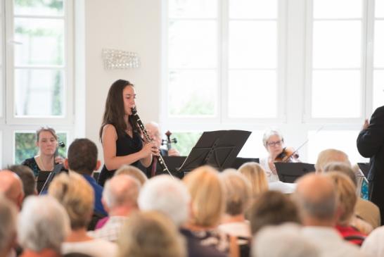 Eva-Maria Franzen spielte das Konzertstück für Klarinette über "Reich mir die Hand"