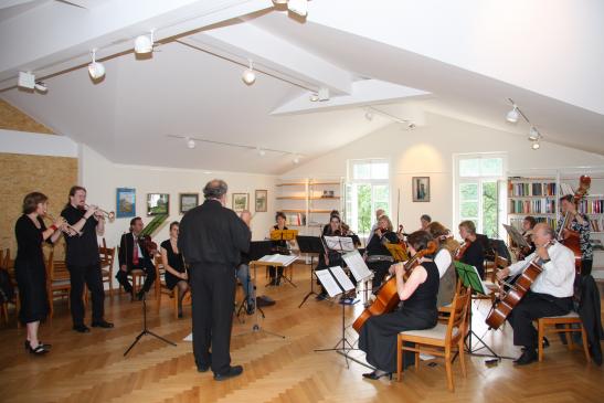 Probe vor dem Konzert im Vettersaal des Schlösschens im Park Limburgerhof